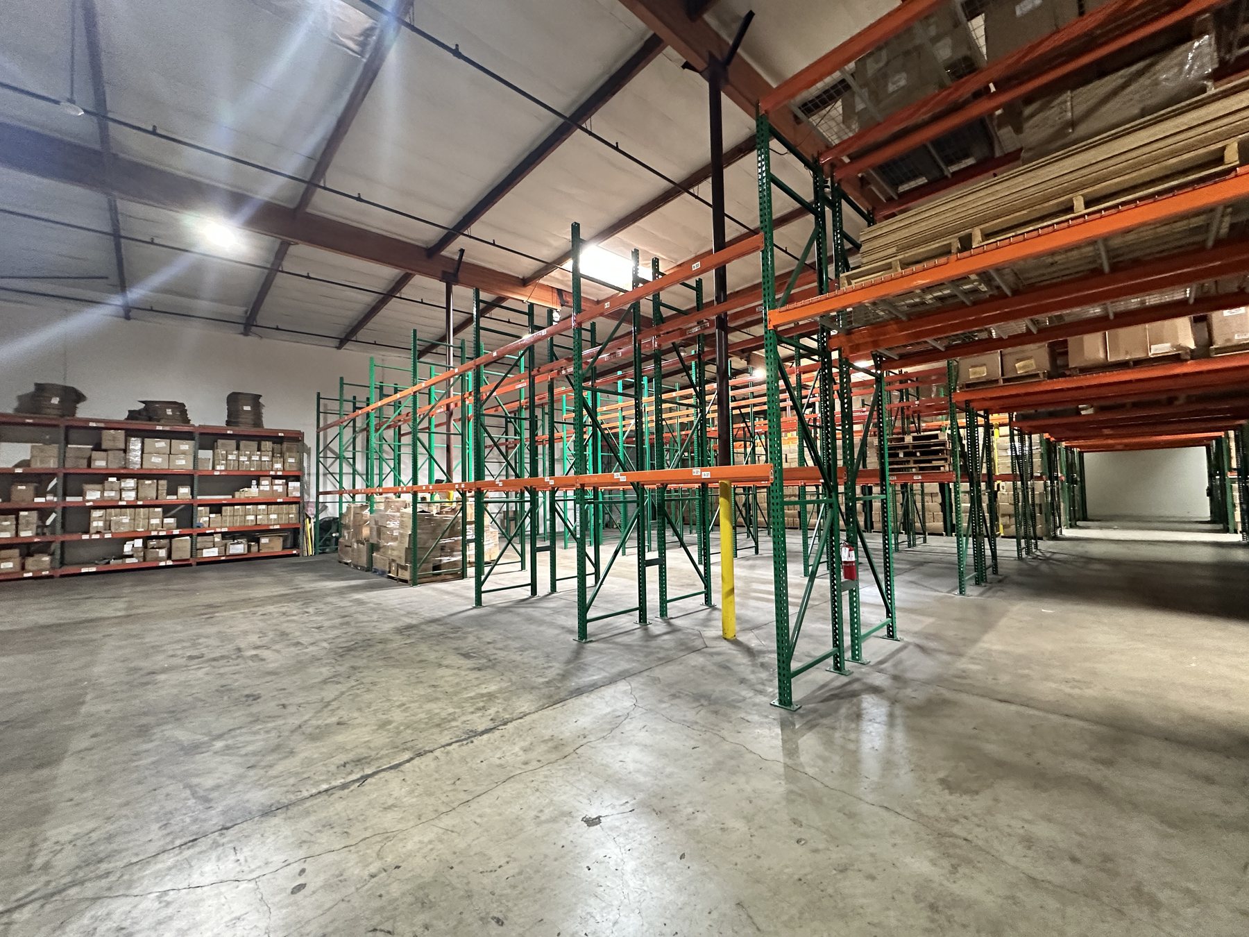 Dead storage area with new pallet racking and 22 foot minimum clearance