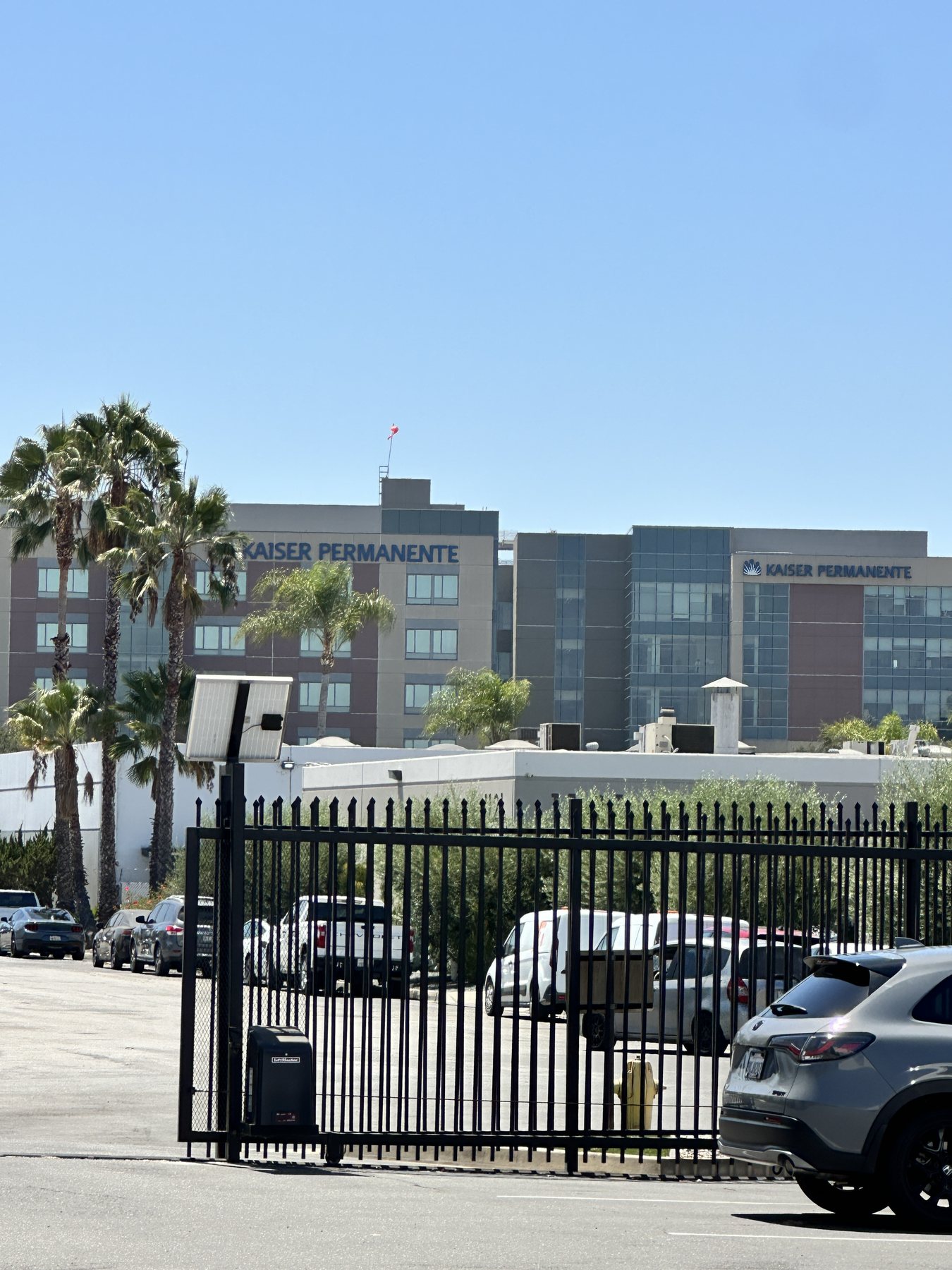 Kaiser Permanente Anaheim Medical Center directly across Cosby Way